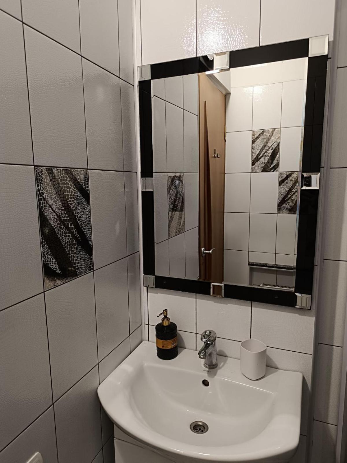 Apartments Anna Лвив Екстериор снимка